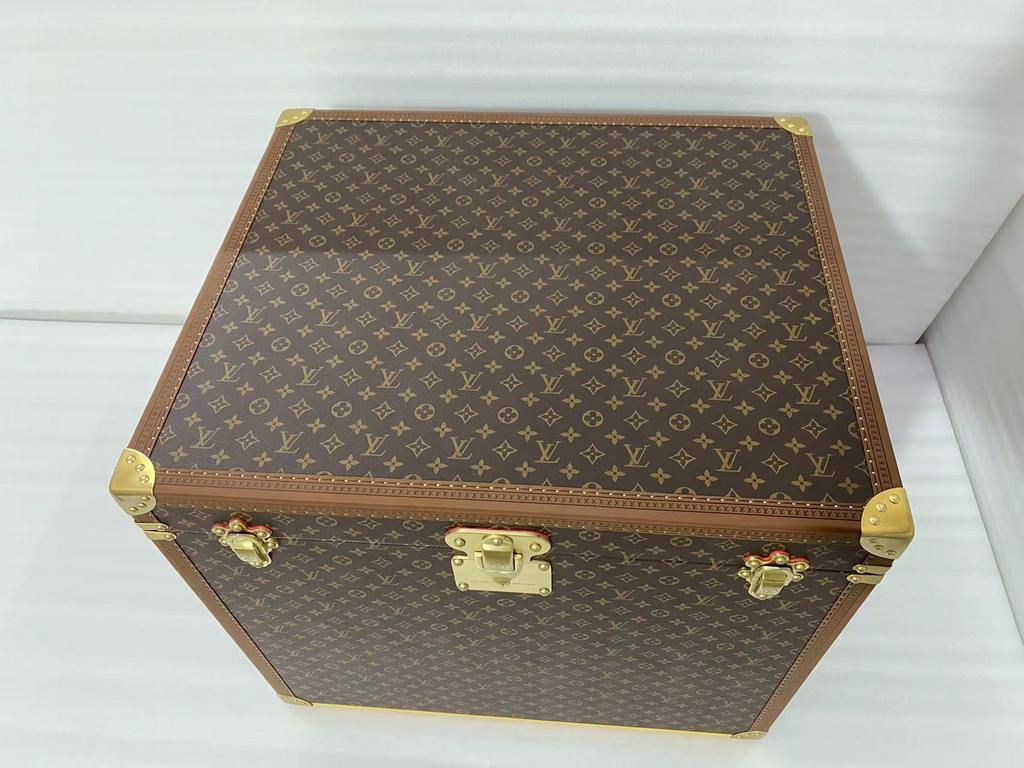 M4700FCJLouis Vuitton coffee tables are here to stayEach Louis Vuitton product has its own specialty, theSize 1706061Size 2806561Interior 8 colors available