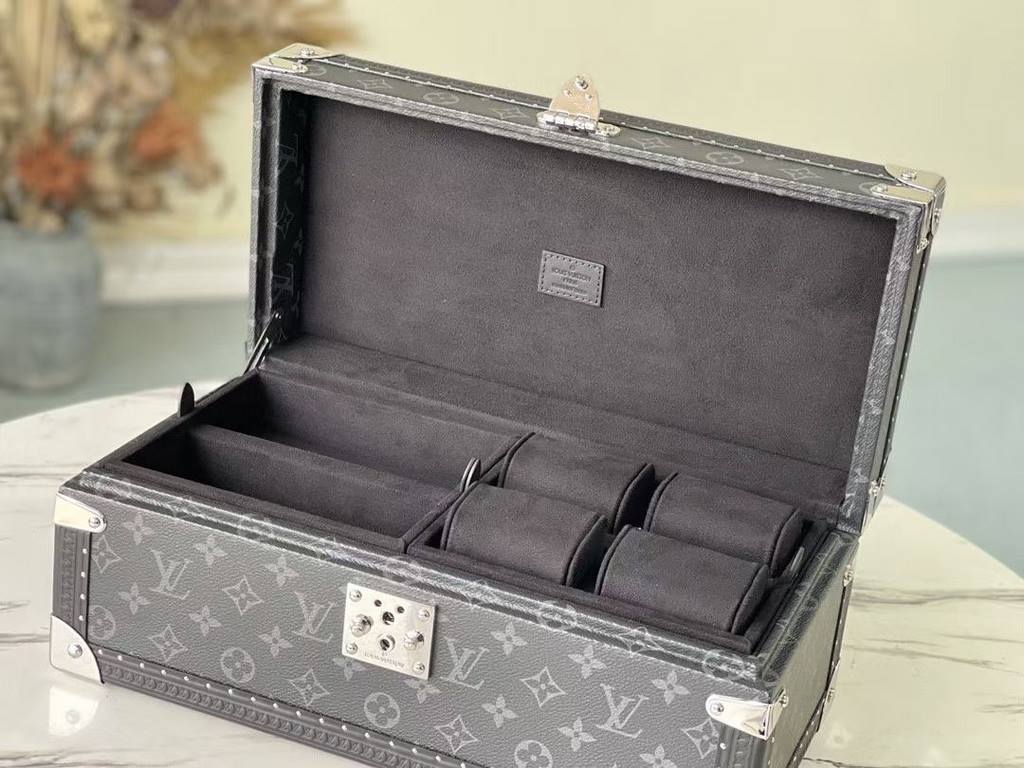 The original single new listing! Latest Products!   Multi-purpose organizer MCoffret Accessoires hard case in Monogram canvas continues the design essence of the classic Coffret 8 Montres hard case, so that wristwatches,