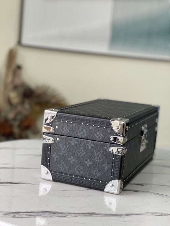 The original single new listing! Latest Products!   Multi-purpose organizer MCoffret Accessoires hard case in Monogram canvas continues the design essence of the classic Coffret 8 Montres hard case, so that wristwatches,