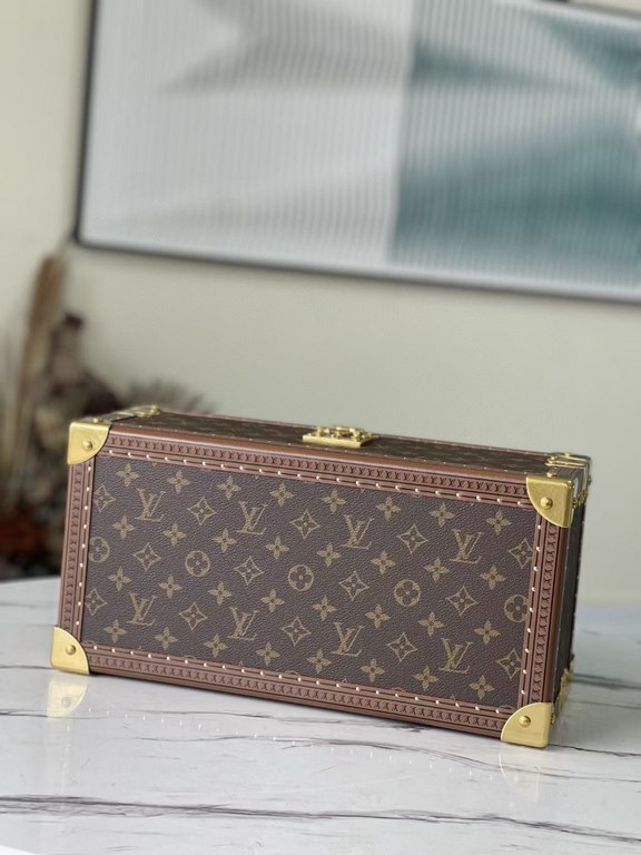 The original single new listing! Latest Products!   Multi-purpose organizer MCoffret Accessoires hard case in Monogram canvas continues the design essence of the classic Coffret 8 Montres hard case, so that wristwatches,