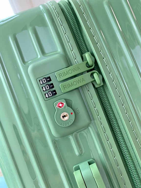 Rimowa Trolley caseluggageUltra-light pc zipper case, must get the same high value trolley case of YiYiChixi! Rimowa Essential new color collection! When you're young, you need to look good to travel! Color Sage Green 20