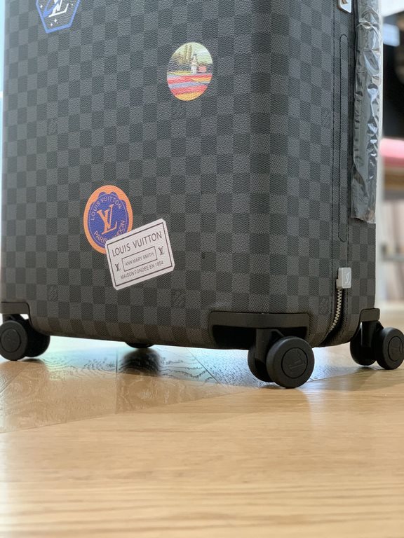 LOUIS VUITTON-HORIZON four-wheeled trolley case 55cm Specifications 38  55  21 (L  H  W) counter genuine quality In stock!L V Horizon trolley case is a classic piece created by the brand in collaboration with designer Ma