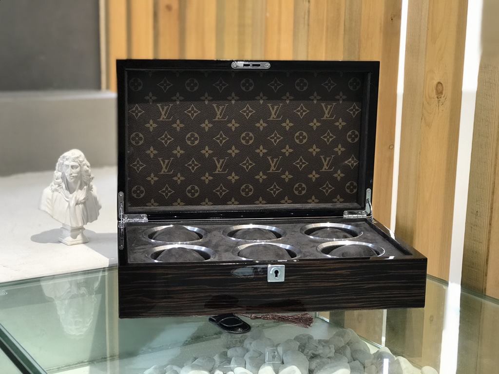 #New Product First Launch #6 Compartments Lid Solid Wooden Jewelry Box Multifunctional carefully developed and uniquely crafted.#Exclusive customized background #(impeccable)  Size  38.523.61Weight ：2.7kg