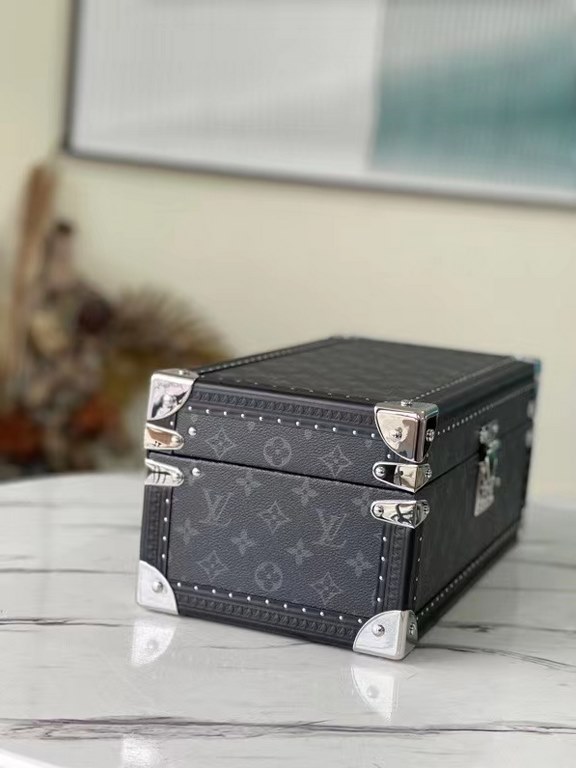 Four Watch Boxes Black Flower Black Lining Multi-purpose Organizer MCoffret Accessoires Case continues the design essence of the classic Coffret 8 Montres case in Monogram canvas, making it easy to keep watches, cufflink