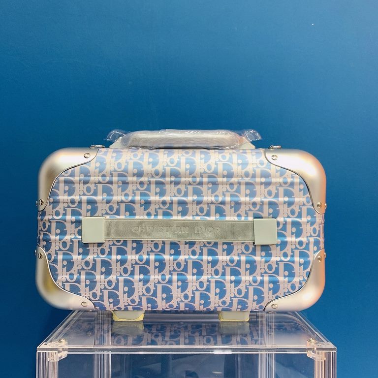 Dior X Rimowa Dior Handheld Cosmetic Case, top quality goods, with original 6 locks! Customized for high-end customers, please see the picture for details, beating all the hot chicken goods in the market, color silverblu