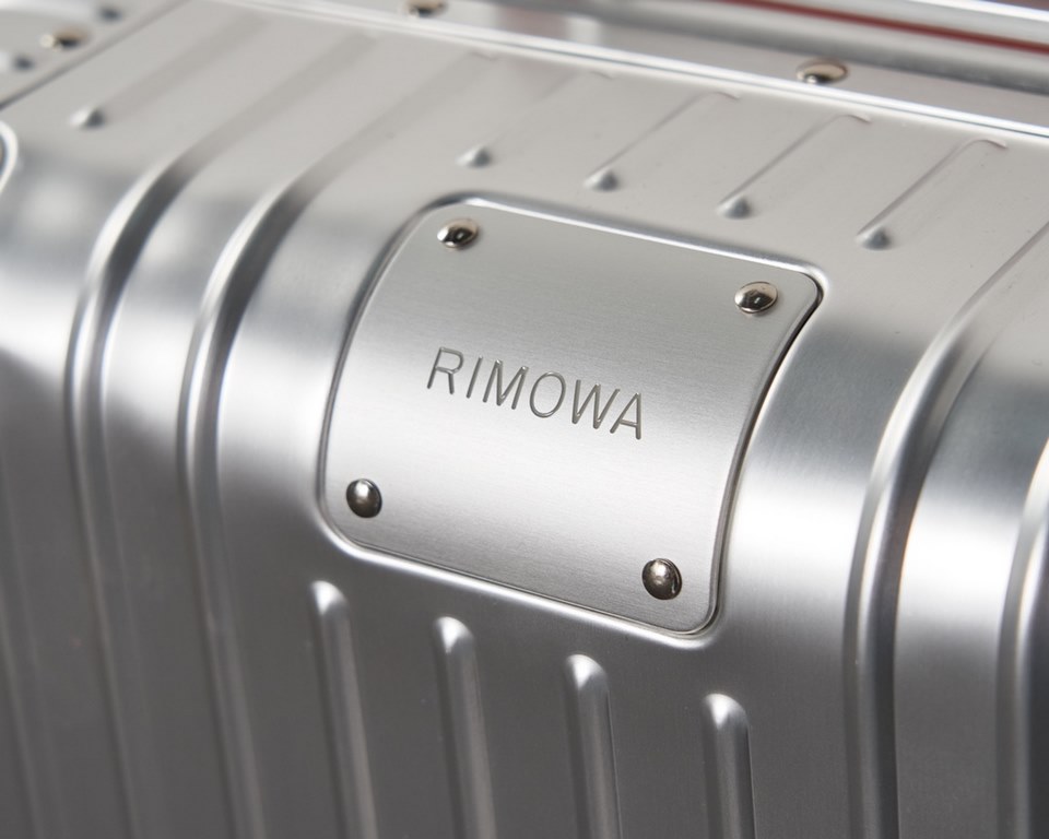 rimowa Germany counter zimmerova aluminum Original2019 new limited edition boarding trolley luggage. The highest version of the market, the handles are wrapped in leather, the market ordinary goods are made of plastic on