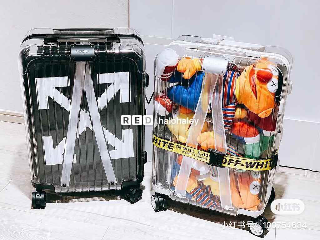 Rim@wa x Off White Collaboration LuggageThe Off Collaboration Clear Luggage, comes in a second generation version and I know the whole fashion world should go crazy again! I was unable to resist my little heart and took 