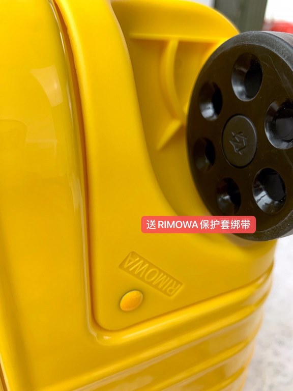 [Oilfield Gold] RIMOWA Zhimowa new color suitcase, easy to use the same Essential series, colorful, enjoy the journey. Using the national universal TSA customs lock, upgraded version of the simple logo fashion high-end, 