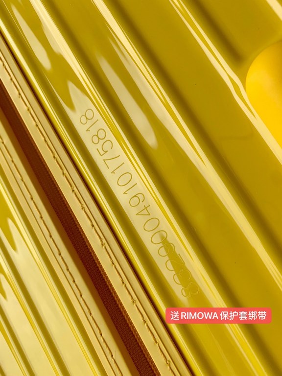 [Oilfield Gold] RIMOWA Zhimowa new color suitcase, easy to use the same Essential series, colorful, enjoy the journey. Using the national universal TSA customs lock, upgraded version of the simple logo fashion high-end, 