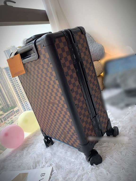 Donkey luggagetrolley caseAnother set of new fashion favorites, this retro-shaped trolley case has its own unique kind of fashionable and competent style, strength and value are online   Pan him! Classic flower material 