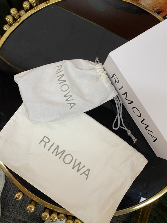 RIMOWA #Crossbody Clutch Bag Collectionpersonal series is proud to present vertical crossbody bag, it's small details are really great, the exterior is made of polycarbonate and luggageessential colors complement each ot