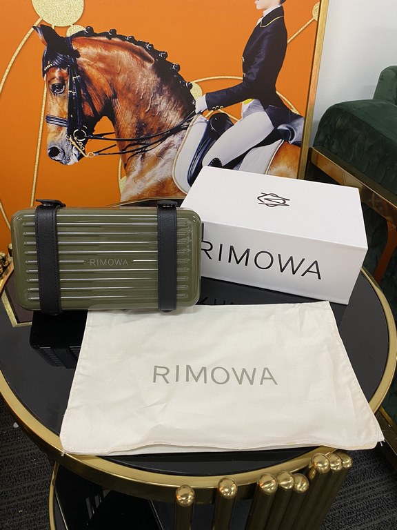 RIMOWA #Crossbody Clutch Bag Collectionpersonal series is proud to present vertical crossbody bag, it's small details are really great, the exterior is made of polycarbonate and luggageessential colors complement each ot