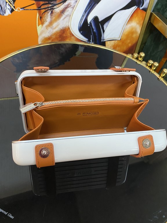 RIMOWA #Crossbody Clutch Bag Collectionpersonal series is proud to present vertical crossbody bag, it's small details are really great, the exterior is made of polycarbonate and luggageessential colors complement each ot