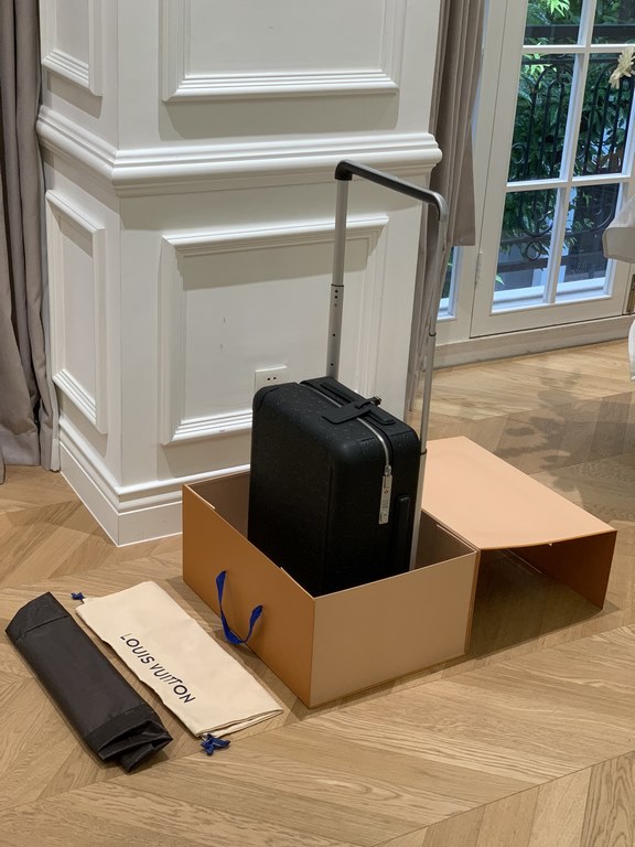 LOUIS VUITTON-HORIZON four-wheeled trolley case 55cm Specifications 38  55  21 (L  H  W) counter genuine quality In stock!L V Horizon trolley case is a classic piece created by the brand in collaboration with designer Ma