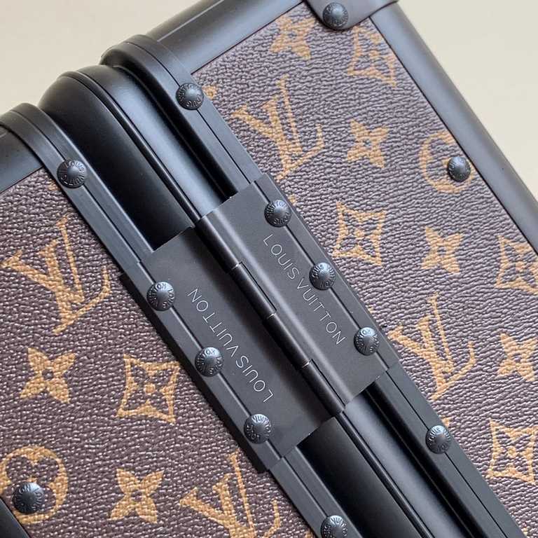 Louis Vuitton (LV) with excellent quality, outstanding creativity and exquisite craftsmanship to interpret the art of fashionable travel!Unique design concepts, interesting, fashionable, vintage style and perfect craftsm