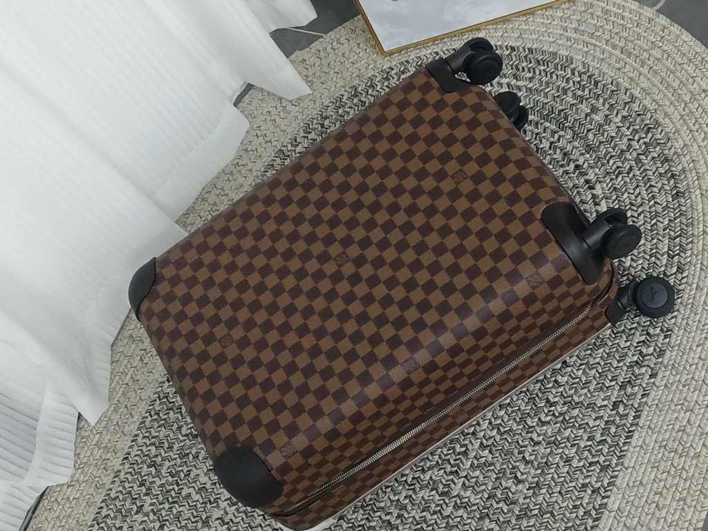 Model #N23204Size 365019cmCapacity 28 liters Weight 2.6kgMaterial ultra-lightweight Monogram canvas material   mesh lining   cowhide leather corners   metal fittings   large external trolley The latest version of the 202