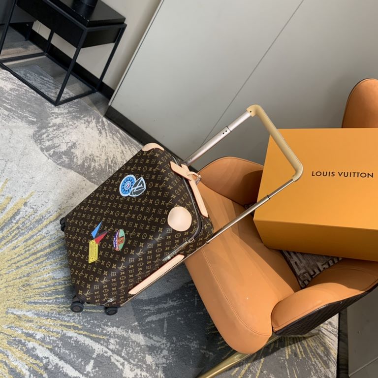 Model No. 01555cm customized limited editionSupport customized signature, can be customized to the patternThis season's Horizon 55cm four-wheeled suitcase is made from Damier Graphite canvas and features a new colorful i