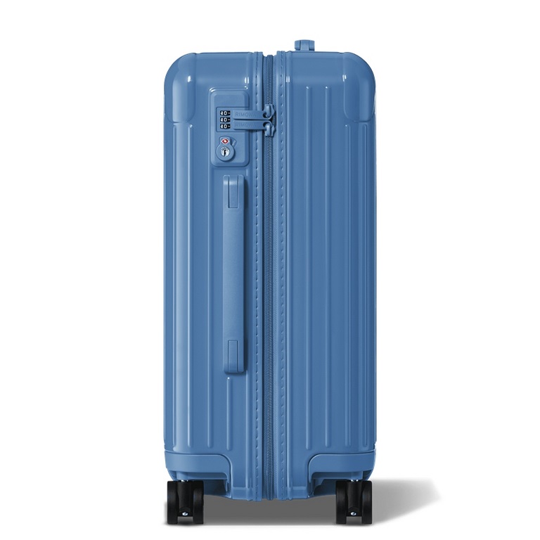 RIMOWA China brand ambassador #Song Xi performs #RIMOWAessential series of lake blue boarding box, with deep and dreamy imagination color, releasing free and dynamic atmosphere.