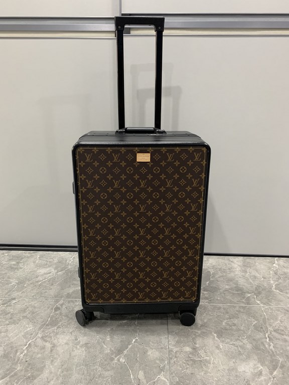 LV Louis Vuitton vintage luggagetrolley caseAnother set of new fashion favorites   This vintage shaped trolley case has its own unique kind of fashionable and dry style, strength and value are online   Pan him! Iconic re