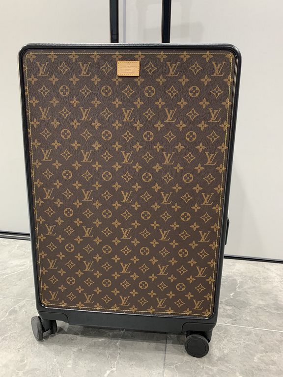 LV Louis Vuitton vintage luggagetrolley caseAnother set of new fashion favorites   This vintage shaped trolley case has its own unique kind of fashionable and dry style, strength and value are online   Pan him! Iconic re