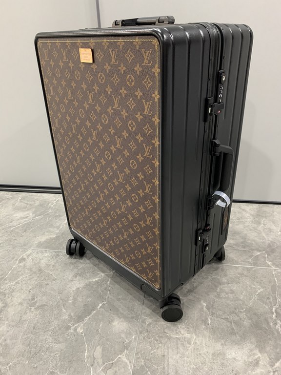 LV Louis Vuitton vintage luggagetrolley caseAnother set of new fashion favorites   This vintage shaped trolley case has its own unique kind of fashionable and dry style, strength and value are online   Pan him! Iconic re