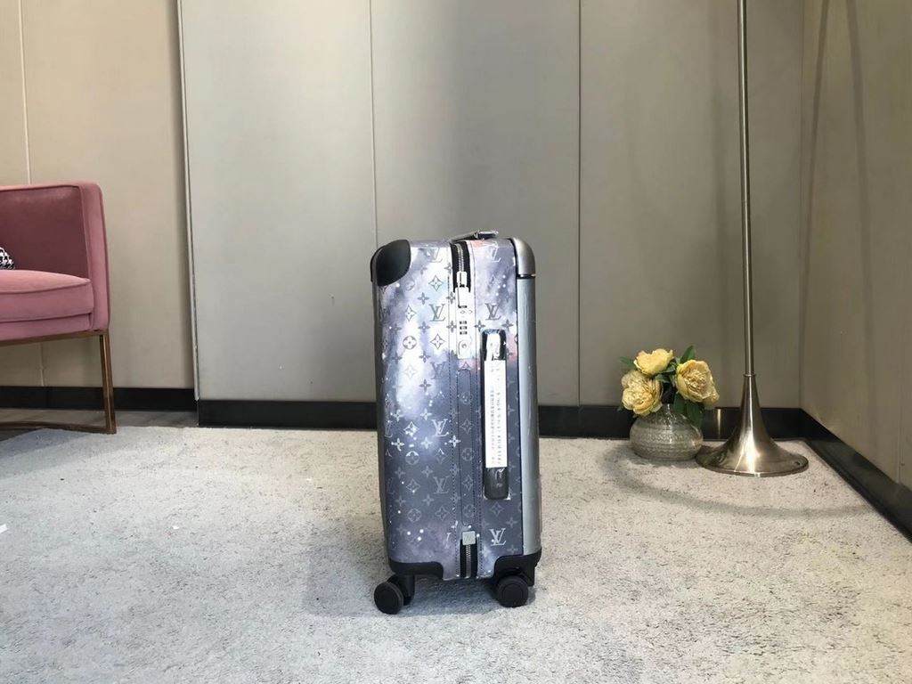 Payable on deliveryThe new Horizon luggage revitalizes Louis Vuitton's legendary heritage with a creative twist. The iconic Monogram canvas is embellished with travel appliqués that harken back to the brand's traditional