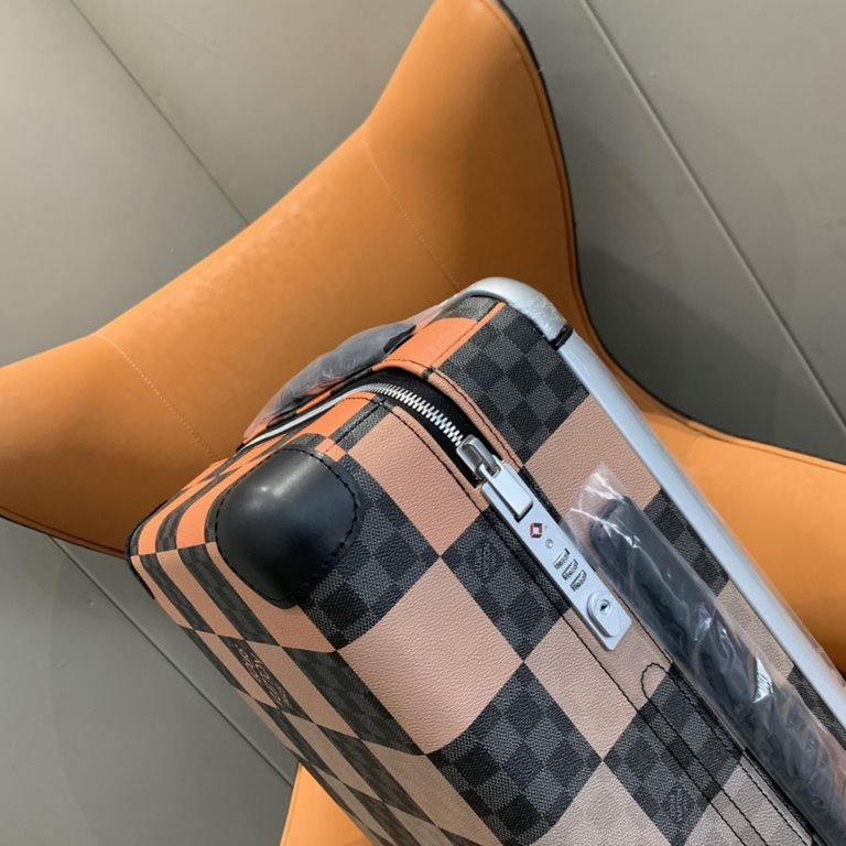 Tapping into the creative potential of the brand's classic Damier canvas, the new Horizon luggage features the Damier Graphite Giant pattern in varying shades of plaid in different sizes, with flexible dual wheels and a 