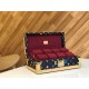 M4700B8-Watch BoxThis 8-watch box is made of classic Monogram canvas. It comes with a removable tray to hide your valuables.-34.018.011.0cm(LWH)-Inside with 8 small bladders for 8 wristwatches -Center spacing into . Can 