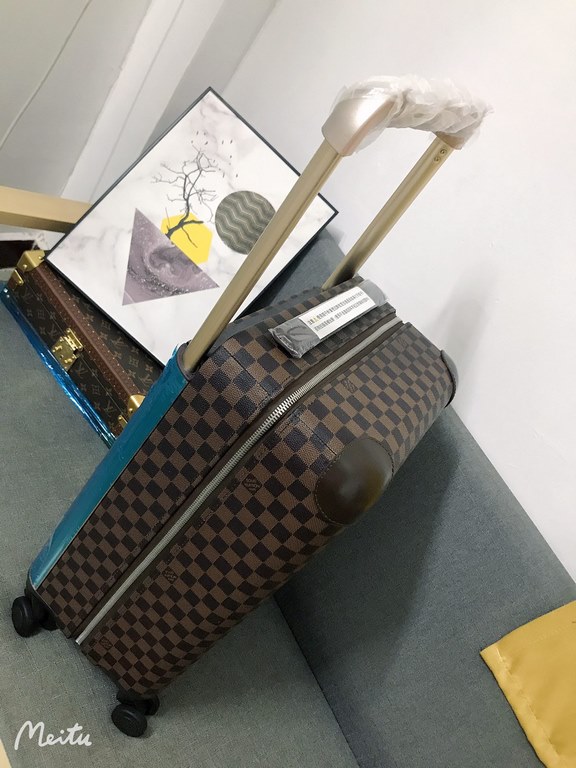 The new Horizon luggage revolutionizes Louis Vuitton's legendary heritage with a creative twist. The iconic Monogram canvas is embellished with travel appliqués that harken back to the brand's traditional luggage design.