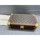 In stock In stock In stockThis 8-watch box is made of classic Monogram canvas. It comes with a removable tray for hiding valuables.-34.018.011.0cm(LWH)-Inside with 8 small bladders for 8 wristwatches -Center spacing into