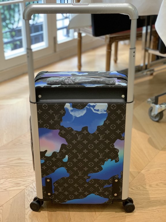 LOUIS VUITTON-HORIZON four-wheeled trolley case 55cm Specifications 38  55  21 (L  H  W) counter genuine quality In stock!L V Horizon trolley case is a classic piece created by the brand in collaboration with designer Ma