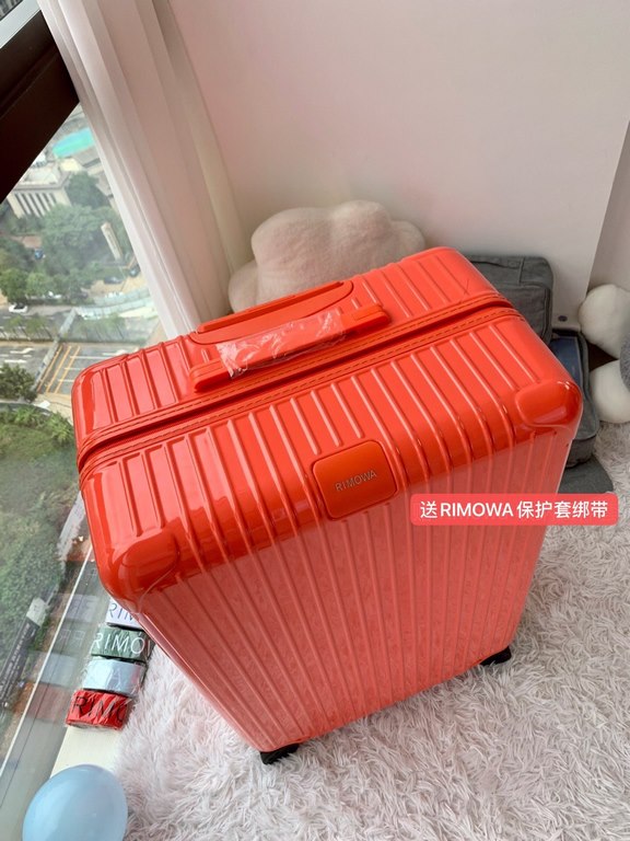 [Coral Orange] RIMOWA Zhimowa new color suitcase, easy to use the same Essential series, colorful, enjoy the journey. Using the national universal TSA customs lock, upgraded version of the simple logo fashion high-end, u