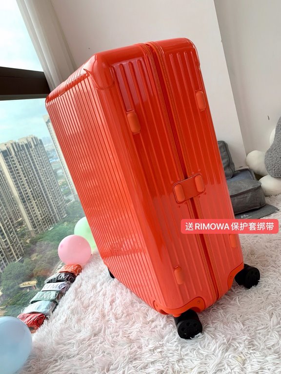 [Coral Orange] RIMOWA Zhimowa new color suitcase, easy to use the same Essential series, colorful, enjoy the journey. Using the national universal TSA customs lock, upgraded version of the simple logo fashion high-end, u