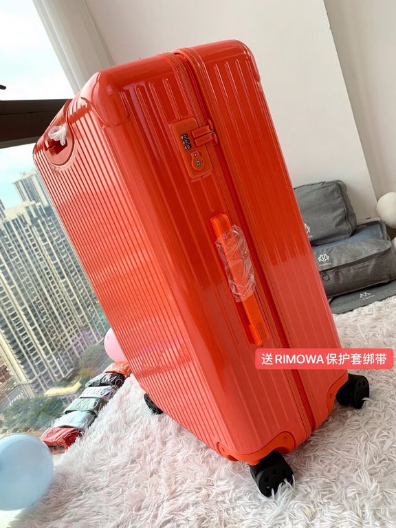 [Coral Orange] RIMOWA Zhimowa new color suitcase, easy to use the same Essential series, colorful, enjoy the journey. Using the national universal TSA customs lock, upgraded version of the simple logo fashion high-end, u