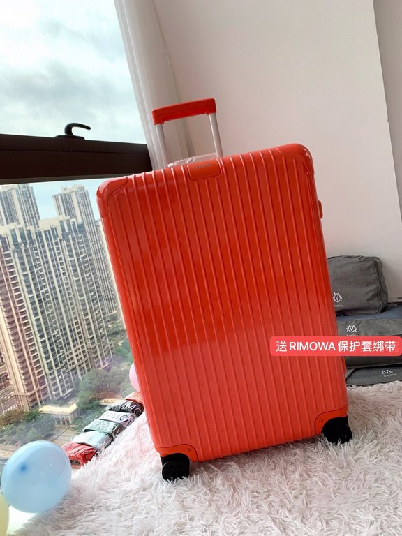 [Coral Orange] RIMOWA Zhimowa new color suitcase, easy to use the same Essential series, colorful, enjoy the journey. Using the national universal TSA customs lock, upgraded version of the simple logo fashion high-end, u