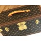 M4700DJHZXCosmetic case with mirrorThe lid of this Monogram canvas makeup case conceals a mirror. The interior is made of washable material and features fourteen bottle holders, making it an ideal accessory for traveling