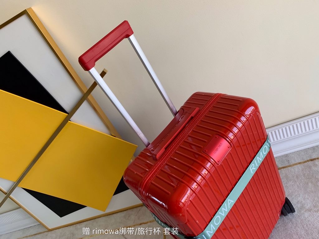 Rimowa Trolley caseluggageUltra-light pc zipper case, must get the same high value trolley case of YiYiChixi! Rimowa Essential new color collection! When you're young, you need to look good to travel!  Free Rimowa StrapM