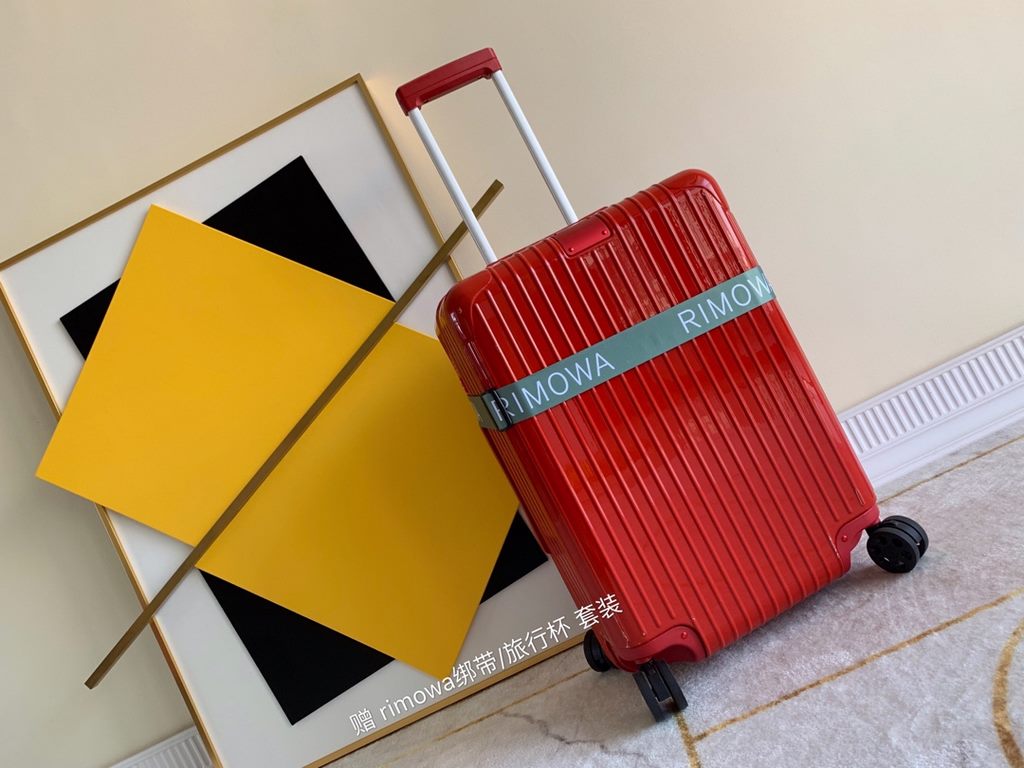 Rimowa Trolley caseluggageUltra-light pc zipper case, must get the same high value trolley case of YiYiChixi! Rimowa Essential new color collection! When you're young, you need to look good to travel!  Free Rimowa StrapM