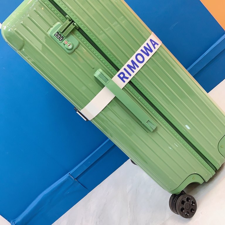 [Sage]    Sage green takes away the soft, neutral calm, but at the same time there is no lack of advanced sense.RIMOW@Sumova's new colorful suitcase, YiYangQianXi same Essential series, colorful, enjoy the journey. Using