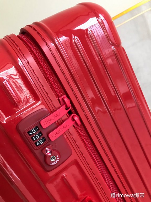 Rimowa Luggage  Luggage[PC zipper case] Must get the same high-color suitcase of Yi Yi Qianxi! New color series! Recently it is really a fire ah   meta full of Rimowa essential trunk plus series, the little name of the s