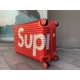 Supreme X Rimowa co-branded modelsSupreme X Rimowa pair of oxidized version1）Super oxide version is oxidized on the case, it can't be removed by tearing the buckle.(2) The aluminum handle is marked with an abrasive, not 