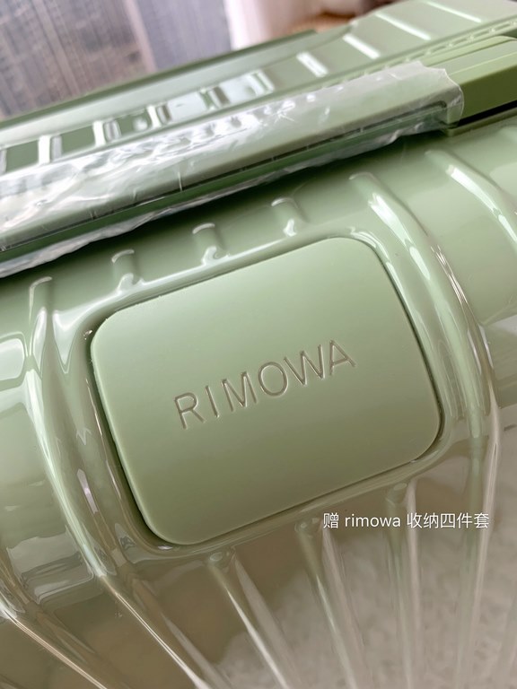 Rimowa Trolley caseluggageUltra-light pc zipper case, must get the same high value trolley case of YiYiChixi! Rimowa Essential new color collection! When you're young, you need to look good to travel! Rimowa Organizer Se