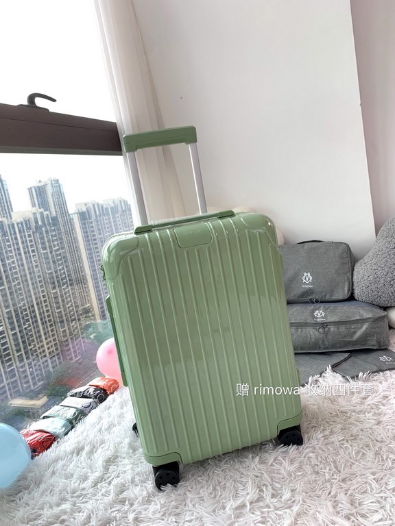 Rimowa Trolley caseluggageUltra-light pc zipper case, must get the same high value trolley case of YiYiChixi! Rimowa Essential new color collection! When you're young, you need to look good to travel! Rimowa Organizer Se