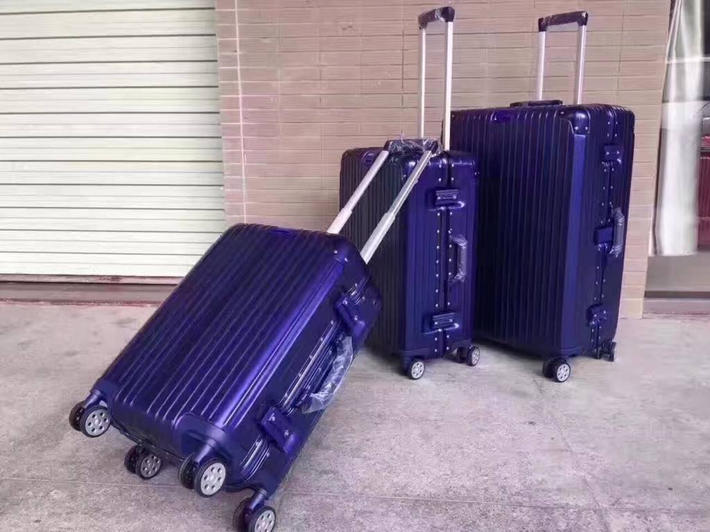 rimowa rimowa suitcase   model number1520pc regular model 秘 combination lock    material ultra-lightweight carbonate polyester material made of   stylish new single trolley handle   infinite trolley handle (can be stoppe