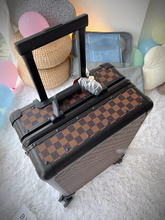 Donkey luggagetrolley caseAnother set of new fashion favorites, this retro-shaped trolley case has its own unique kind of fashionable and competent style, strength and value are online   Pan him! Classic flower material 