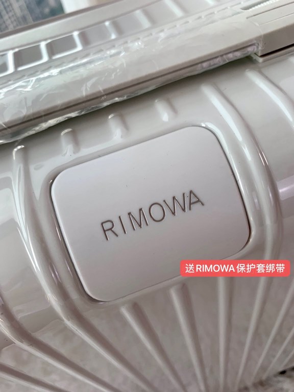 [White] RIMOWA Zhimowa new color suitcase, easy to use the same Essential series, colorful, enjoy the journey. Using the national universal TSA customs lock, upgraded version of the simple logo fashion high-end, universa