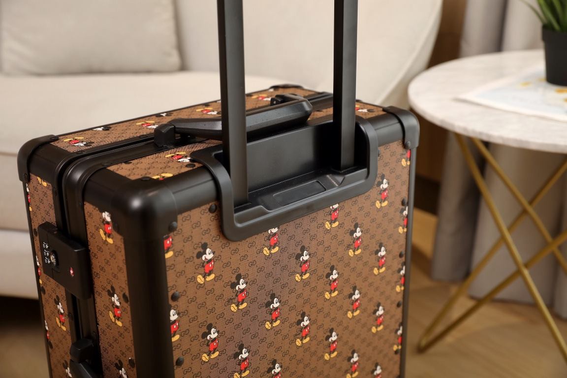 GUCC. I Gu. Qi luggage  trolley caseAnother set of new fashion favorites, this kind of retro-form ancient pull box has its own unique special a fashionable and competent style, strength and value are online   Pan him! Cl