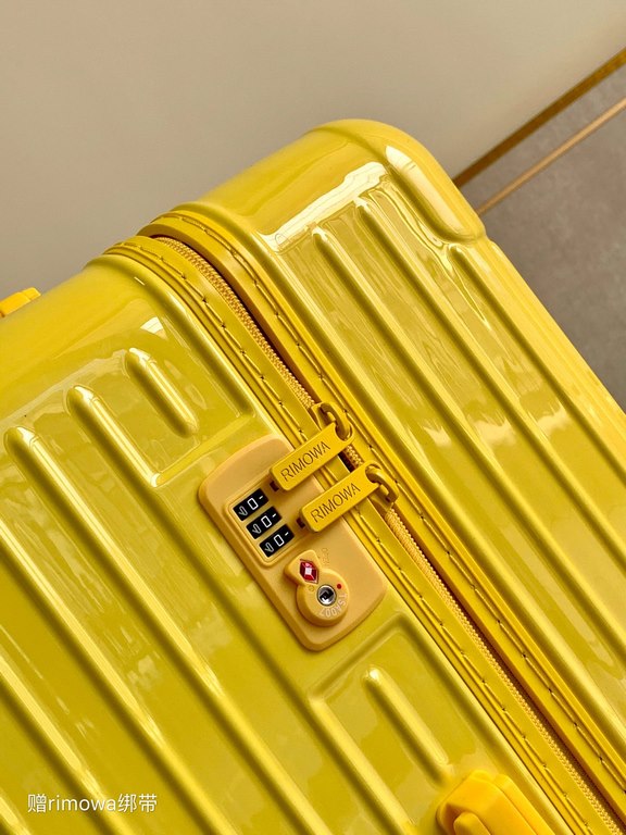 Rimowa Luggage  Luggage[PC zipper case] Must get the same high-color suitcase of Yi Yi Qianxi! New color series! Recently it is really a fire ah   meta full of Rimowa essential trunk plus series, the little name of the s