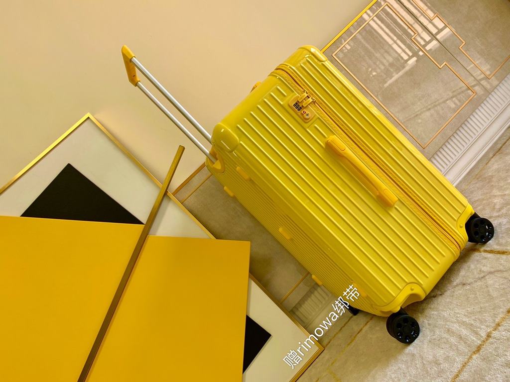 Rimowa Luggage  Luggage[PC zipper case] Must get the same high-color suitcase of Yi Yi Qianxi! New color series! Recently it is really a fire ah   meta full of Rimowa essential trunk plus series, the little name of the s