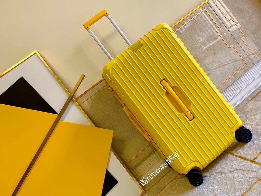 Rimowa Luggage  Luggage[PC zipper case] Must get the same high-color suitcase of Yi Yi Qianxi! New color series! Recently it is really a fire ah   meta full of Rimowa essential trunk plus series, the little name of the s